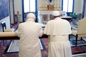 Papa-Francisco-Benedicto-XVI-AP_CLAIMA20130323_0199_14